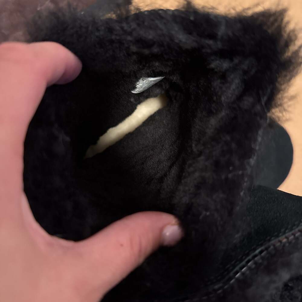 Ugg - image 5